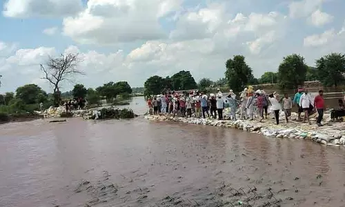 Sirsa के बाढ़ प्रभावित इलाकों में पशुओं की सुरक्षा के लिए 34 टीमें तैनात Sirsa के बाढ़ प्रभावित इलाकों में पशुओं की सुरक्षा के लिए 34 टीमें तैनात