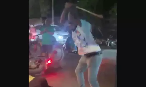 Berhampur में सड़क पर युवक-युवती पर हमला