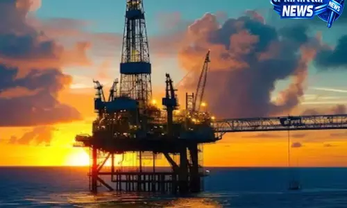 Petroleum Ministry: तेल कंपनियों का घाटा कम हुआ, लेकिन बेलआउट पैकेज पर विचार नहीं
