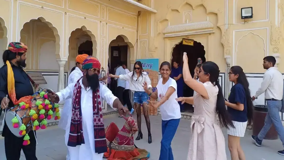Jaipur: जयपुर में वर्ल्ड म्यूजियम डे पर पर्यटकों की भारी भीड़ Jaipur: जयपुर में वर्ल्ड म्यूजियम डे पर पर्यटकों की भारी भीड़