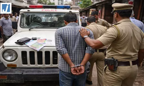 पुलिस मुठभेड़ में कैश वैन लूट का मुख्य आरोपी घायल, 5 लाख रुपए बरामद