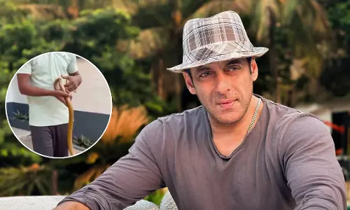 सलमान खान के गैलेक्सी अपार्टमेंट में मिला सांप, रेस्क्यू कर सुरक्षित जंगल में छोड़ा गया सलमान खान के गैलेक्सी अपार्टमेंट में मिला सांप, रेस्क्यू कर सुरक्षित जंगल में छोड़ा गया