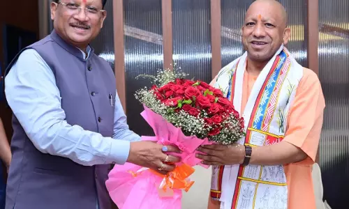 CM साय ने उत्तर प्रदेश के मुख्यमंत्री योगी आदित्यनाथ का किया आत्मीय स्वागत CM साय ने उत्तर प्रदेश के मुख्यमंत्री योगी आदित्यनाथ का किया आत्मीय स्वागत
