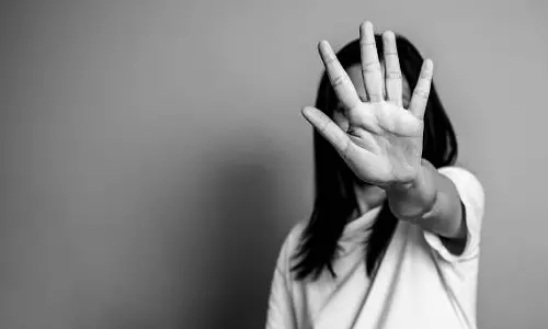 Pune : कोरेगांव पार्क में चलती कार में महिला से छेड़छाड़ का मामला, तीन लोग हिरासत में Pune : कोरेगांव पार्क में चलती कार में महिला से छेड़छाड़ का मामला, तीन लोग हिरासत में