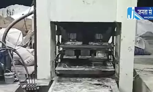 ईंट बनाते मशीन की चपेट में आई महिला, मौत