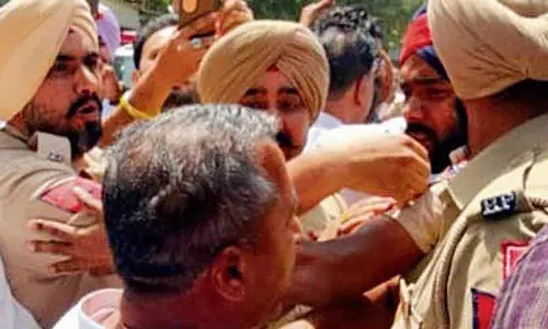 Punjab चुनाव: मानसा में AAP विधायक का विरोध Punjab चुनाव: मानसा में AAP विधायक का विरोध