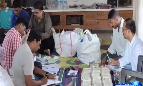 Hyderabad: ACB ने वॉटर बोर्ड के GM के घर छापा मारा, भारी नकदी ज़ब्त Hyderabad: ACB ने वॉटर बोर्ड के GM के घर छापा मारा, भारी नकदी ज़ब्त