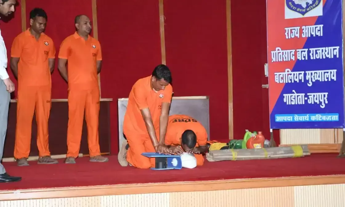 Jaipur: एचसीएम रीपा में एसडीआरएफ का लाइव डेमो, आपदा प्रबंधन की दी गई जानकारी Jaipur: एचसीएम रीपा में एसडीआरएफ का लाइव डेमो, आपदा प्रबंधन की दी गई जानकारी