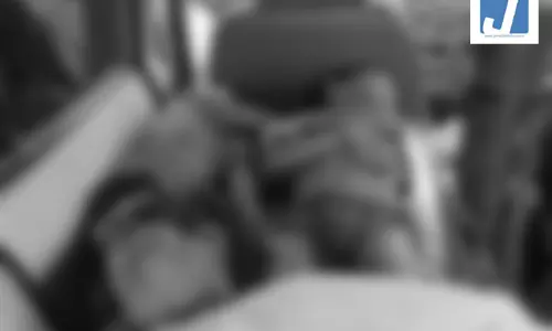 पति ने की पत्नी और तीन बच्चों की लाठी-रॉड से पीट-पीटकर हत्या, खुद को भी किया घायल पति ने की पत्नी और तीन बच्चों की लाठी-रॉड से पीट-पीटकर हत्या, खुद को भी किया घायल