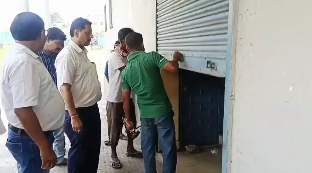 Asansol: आसनसोल में शगुन मैरिज हॉल पर नगर निगम की बड़ी कार्रवाई Asansol: आसनसोल में शगुन मैरिज हॉल पर नगर निगम की बड़ी कार्रवाई