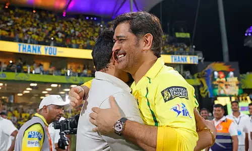 चेपॉक में CSK की हार के बीच धोनी का खास पल, वापसी को लेकर बयान ने बढ़ाई चर्चा चेपॉक में CSK की हार के बीच धोनी का खास पल, वापसी को लेकर बयान ने बढ़ाई चर्चा