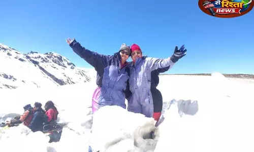 Himachal: रोहतांग में बर्फ ने खींचा आकर्षण