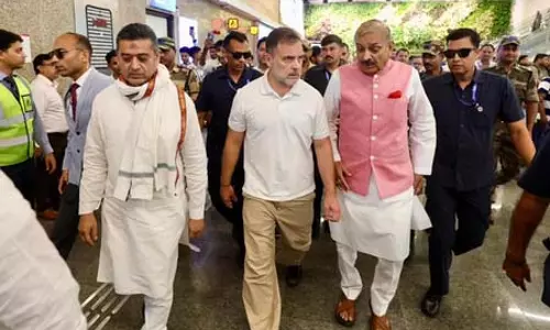 2027 की सियासी जमीन मजबूत करने में जुटे राहुल, लखनऊ से रायबरेली रवाना 2027 की सियासी जमीन मजबूत करने में जुटे राहुल, लखनऊ से रायबरेली रवाना