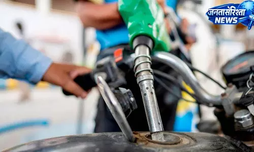 पेट्रोल 98.26 और डीजल 90.9 रुपए प्रति लीटर, बढ़ जाएगी महंगाई पेट्रोल 98.26 और डीजल 90.9 रुपए प्रति लीटर, बढ़ जाएगी महंगाई