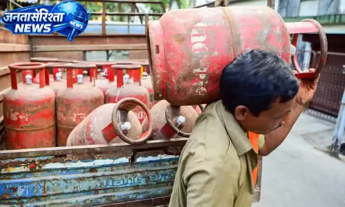 Kerala : गैस सिलेंडर दुरुपयोग पर सख्ती, संयुक्त जांच के आदेश Kerala : गैस सिलेंडर दुरुपयोग पर सख्ती, संयुक्त जांच के आदेश
