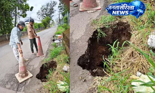 Kerala : थुथियूर सड़क पर बड़ा गड्ढा, जर्जर पुलिया से हादसे का खतरा बढ़ा