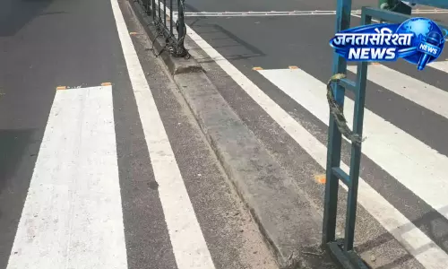 Kerala : डिवाइडर पार कर रहे वाहन; कई जगह ट्रैफिक नियमों की अनदेखी Kerala : डिवाइडर पार कर रहे वाहन; कई जगह ट्रैफिक नियमों की अनदेखी