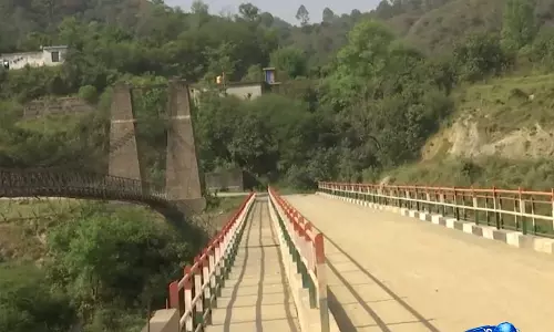 J-K: राजौरी जिले के सेरी और लम्बेरी ब्लॉक के बीच बॉर्डर एरिया के गांवों को पुल से बड़ी राहत मिली J-K: राजौरी जिले के सेरी और लम्बेरी ब्लॉक के बीच बॉर्डर एरिया के गांवों को पुल से बड़ी राहत मिली