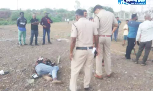 रेलवे ट्रैक के पास किशोर की लाश मिली, हत्या की आशंका रेलवे ट्रैक के पास किशोर की लाश मिली, हत्या की आशंका