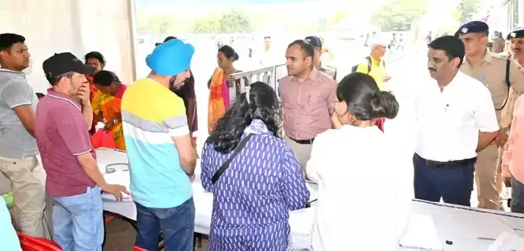 Haridwar: ऑफलाइन पंजीकरण केंद्र की व्यवस्थाओं का डीएम ने किया निरीक्षण