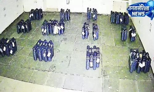 सुरक्षा के घेरे में EVM, 24 घंटे पुलिस बल तैनात सुरक्षा के घेरे में EVM, 24 घंटे पुलिस बल तैनात
