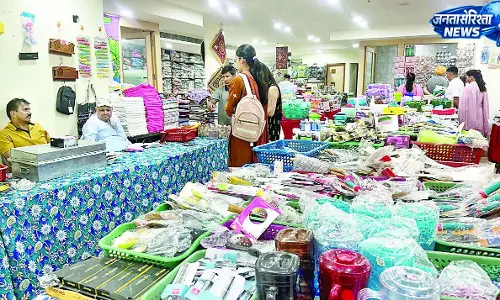 पानीपत हैंडलूम हाउस का सुपर बाजार बना आकर्षण का केंद्र पानीपत हैंडलूम हाउस का सुपर बाजार बना आकर्षण का केंद्र
