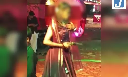 लड़की का तमंचे के साथ डांस करते हुए वीडियो सामने आया, मचा हड़कंप