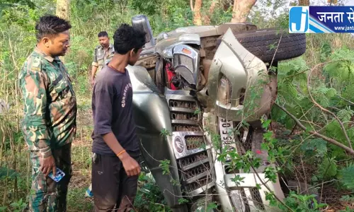 नेशनल हाईवे में स्कॉर्पियो का टायर फटा,  6 लोग घायल