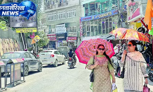 सोलन में पारा 34 डिग्री पार दोपहर को बाजार पड़े सुने सोलन में पारा 34 डिग्री पार दोपहर को बाजार पड़े सुने