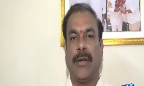 BRS के रावुला श्रीधर रेड्डी ने पेट्रोल, डीजल की कीमतों में एक हफ्ते में दो बार बढ़ोतरी पर केंद्र की आलोचना की BRS के रावुला श्रीधर रेड्डी ने पेट्रोल, डीजल की कीमतों में एक हफ्ते में दो बार बढ़ोतरी पर केंद्र की आलोचना की