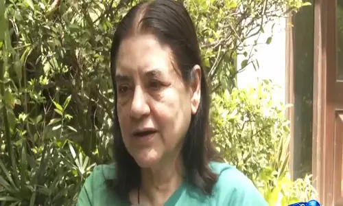 आवारा कुत्तों पर SC फैसले के बाद मेनका गांधी ने पशु जन्म नियंत्रण केंद्रों को मजबूत करने की मांग की आवारा कुत्तों पर SC फैसले के बाद मेनका गांधी ने पशु जन्म नियंत्रण केंद्रों को मजबूत करने की मांग की