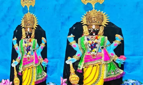 Naugawan में चतुर्भुज रूप में सजे सांवरिया सेठ Naugawan में चतुर्भुज रूप में सजे सांवरिया सेठ