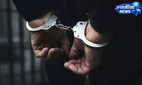 बुजुर्ग दंपति के खाते से 40 हजार की धोखाधड़ी, केयरटेकर महिला गिरफ्तार बुजुर्ग दंपति के खाते से 40 हजार की धोखाधड़ी, केयरटेकर महिला गिरफ्तार