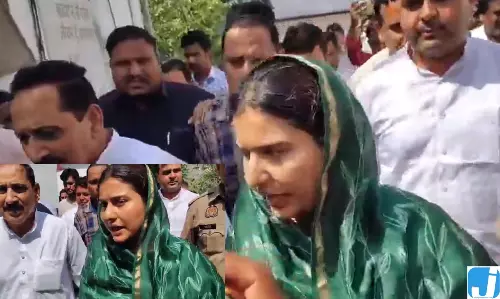 बुजुर्ग महिला की फरियाद पर उठा बड़ा सवाल, DIG कार्यालय सांसद पर लगाए आरोप बुजुर्ग महिला की फरियाद पर उठा बड़ा सवाल, DIG कार्यालय सांसद पर लगाए आरोप