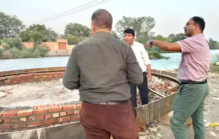 Haridwar: अपर मेलाधिकारी ने कुंभ की तैयारियों का लिया जायजा Haridwar: अपर मेलाधिकारी ने कुंभ की तैयारियों का लिया जायजा