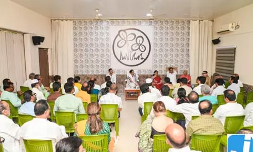 टीएमसी में जहांगीर खान के खिलाफ उठे स्वर, पार्टी से निकालने की मांग टीएमसी में जहांगीर खान के खिलाफ उठे स्वर, पार्टी से निकालने की मांग