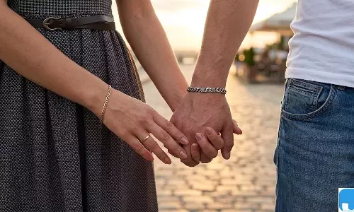 लिव-इन पार्टनर: मां के लिव-इन रिश्ते ने लिया नया मोड़, पापा संग बेटी हुई फरार लिव-इन पार्टनर: मां के लिव-इन रिश्ते ने लिया नया मोड़, पापा संग बेटी हुई फरार