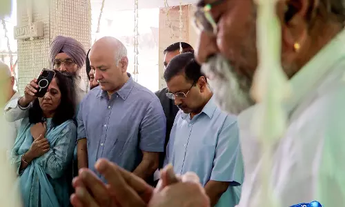 PIL में AAP का रजिस्ट्रेशन रद्द करने और केजरीवाल-सिसोदिया को अयोग्य घोषित करने की मांग PIL में AAP का रजिस्ट्रेशन रद्द करने और केजरीवाल-सिसोदिया को अयोग्य घोषित करने की मांग