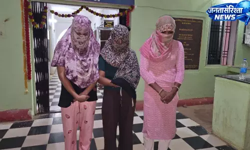 कवर्धा में मकान से तीन युवतियां और एक युवक संदिग्ध हालत में मिले कवर्धा में मकान से तीन युवतियां और एक युवक संदिग्ध हालत में मिले