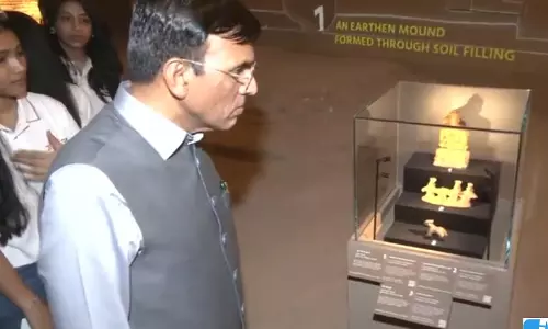 द लाइट एंड द लोटस: रेलिक्स ऑफ द अवेकन्ड वन’ प्रदर्शनी का आयोजन, मनसुख मंडाविया हुए शामिल द लाइट एंड द लोटस: रेलिक्स ऑफ द अवेकन्ड वन’ प्रदर्शनी का आयोजन, मनसुख मंडाविया हुए शामिल