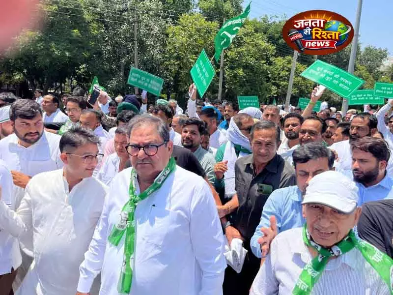 Haryana के पंचकूला में भर्ती में ‘अनियमितताओं’ को लेकर INLD का विरोध प्रदर्शन Haryana के पंचकूला में भर्ती में ‘अनियमितताओं’ को लेकर INLD का विरोध प्रदर्शन