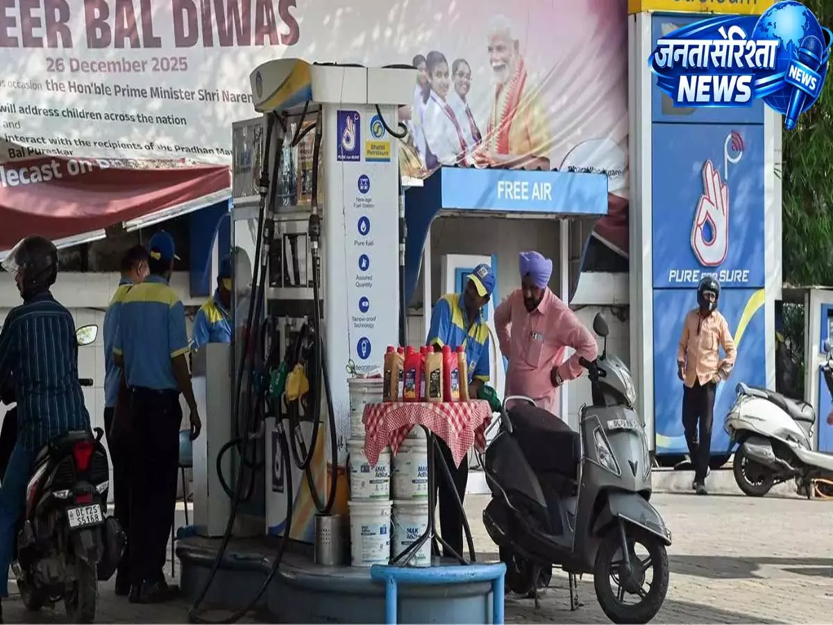 ईंधन महंगा हुआ: दिल्ली और कोलकाता में दामों में इजाफा ईंधन महंगा हुआ: दिल्ली और कोलकाता में दामों में इजाफा