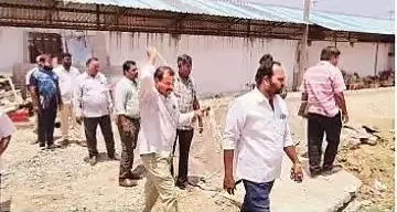 Ashram की बिल्डिंग तालाब, सिंचाई नहर, सड़क पर कब्ज़ा कर रही है: स्टडी में पाया गया Ashram की बिल्डिंग तालाब, सिंचाई नहर, सड़क पर कब्ज़ा कर रही है: स्टडी में पाया गया