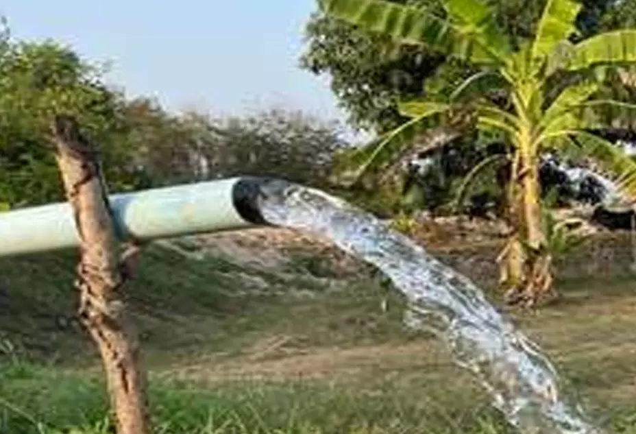 सूखे बोरवेल से थम गई थी नल-जल योजना, अब दो नए कुएं बुझाएंगे ग्रामीणों की प्यास सूखे बोरवेल से थम गई थी नल-जल योजना, अब दो नए कुएं बुझाएंगे ग्रामीणों की प्यास