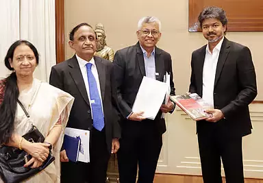 तमिलनाडु की आर्थिक वृद्धि को बढ़ावा देने के लिए CM विजय की सलाह तमिलनाडु की आर्थिक वृद्धि को बढ़ावा देने के लिए CM विजय की सलाह