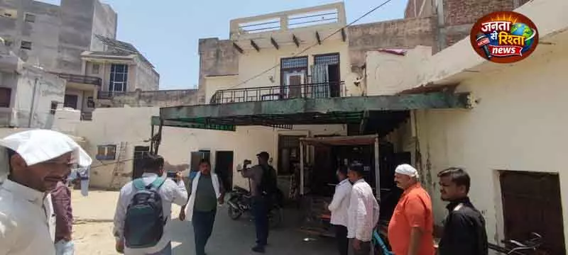 Gurugram पुलिस ने बादशाहपुर में कथित भू-माफिया के अवैध घर पर बुलडोजर चलाया Gurugram पुलिस ने बादशाहपुर में कथित भू-माफिया के अवैध घर पर बुलडोजर चलाया