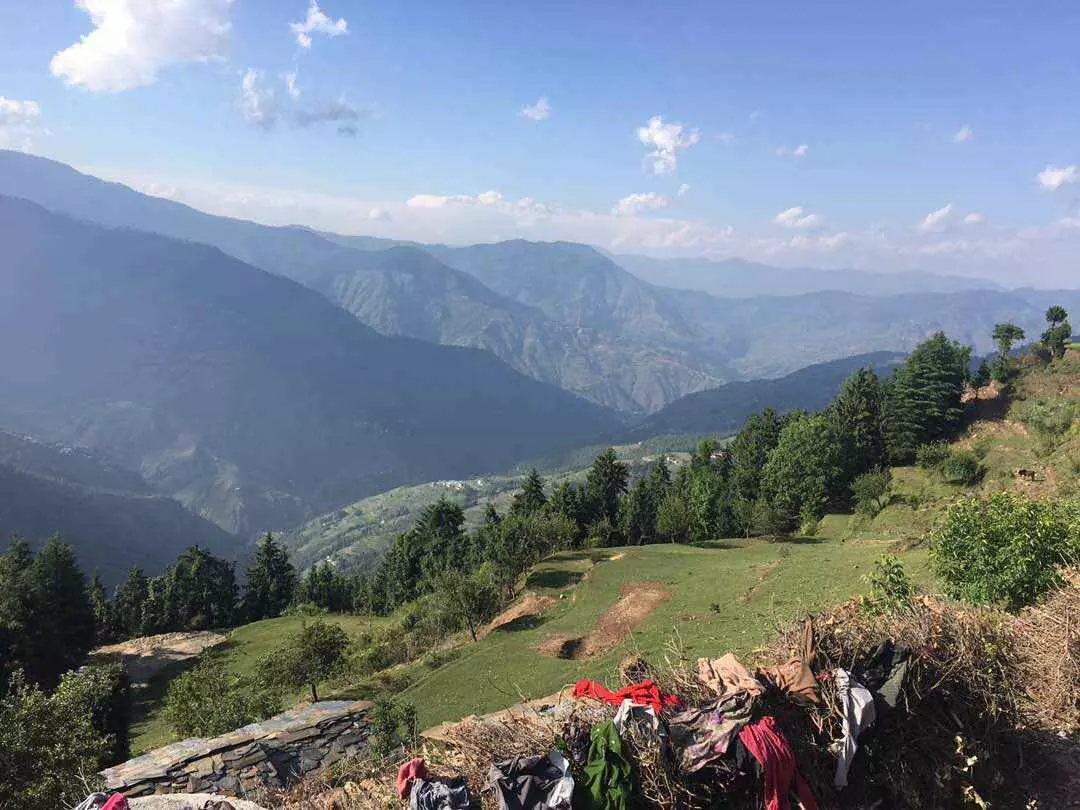 Nahan: पहाड़ों पर गर्मी का असर, हरिपुरधार में मौसम सुहाना Nahan: पहाड़ों पर गर्मी का असर, हरिपुरधार में मौसम सुहाना