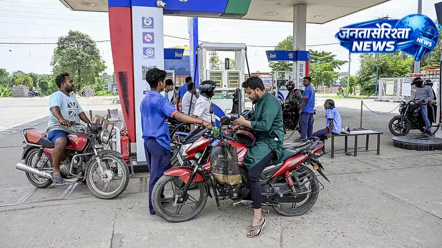 Petrol-डीज़ल के दाम फिर बढ़े, एक हफ्ते से भी कम समय में दूसरी बढ़ोतरी से महंगाई का दबाव बढ़ा Petrol-डीज़ल के दाम फिर बढ़े, एक हफ्ते से भी कम समय में दूसरी बढ़ोतरी से महंगाई का दबाव बढ़ा