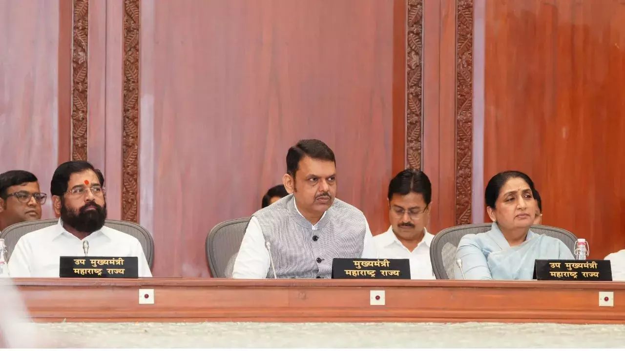 Mumbai: सरकार ने कैबिनेट बैठकों को ऑनलाइन आयोजित करने का फैसला किया Mumbai: सरकार ने कैबिनेट बैठकों को ऑनलाइन आयोजित करने का फैसला किया