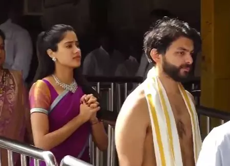 रियल और रील लाइफ की डॉन, शिखर पहाड़िया ने गर्लफ्रेंड जाह्नवी कपूर पर लुटाया प्यार रियल और रील लाइफ की डॉन, शिखर पहाड़िया ने गर्लफ्रेंड जाह्नवी कपूर पर लुटाया प्यार